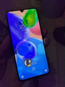 A picture of Samsung a70s