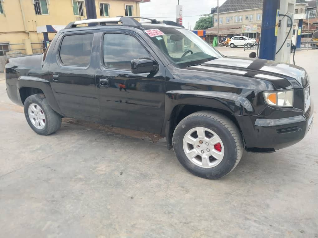 A picture of Honda Ridgeline 07 For Sale