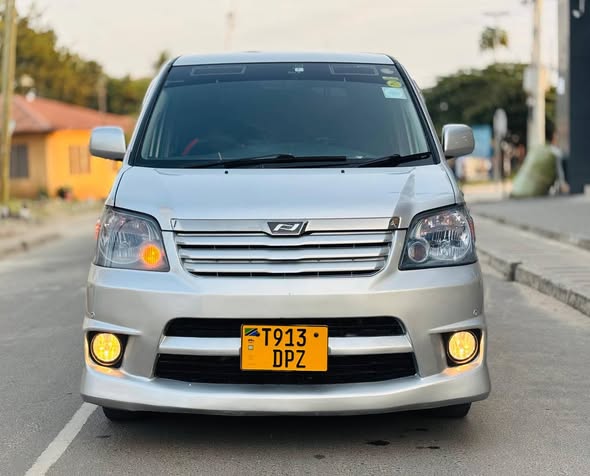 A picture of TOYOTA NOAH NEW SHAPE DPZ Price TZS 10 5M MAONGEZI