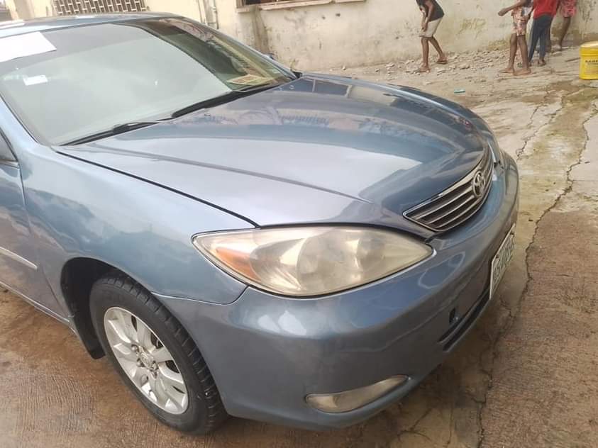 A picture of Very good car with good engine and gear painted on