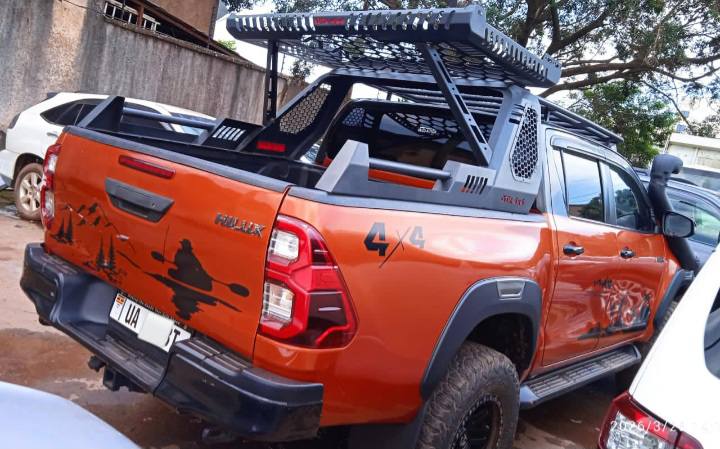 A picture of Toyota Hillux Rocco 2018 manual