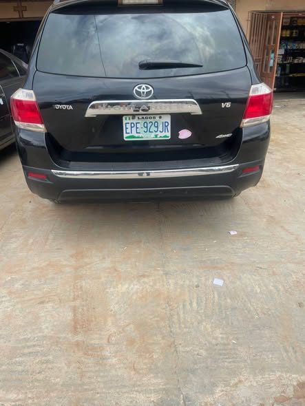 A picture of Toyota Highlander 012