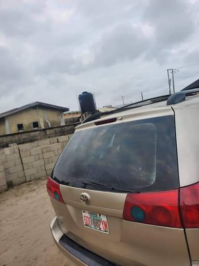 A picture of 2006 Toyota Sienna 2 8m