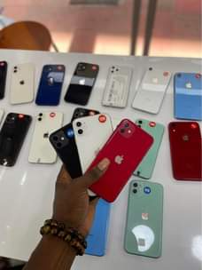 A picture of Iphone xr zipo dukani bei ni 450k kwa 500k 0621828155