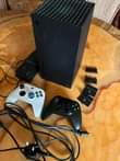 A picture of XBOX SERIES X. 2Controllers 12 games installed