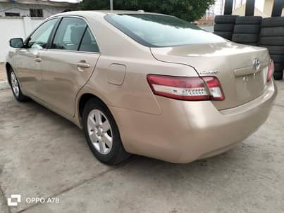 A picture of Extremely clean 2011 Toyota Camry Very sound 4 plugs venza