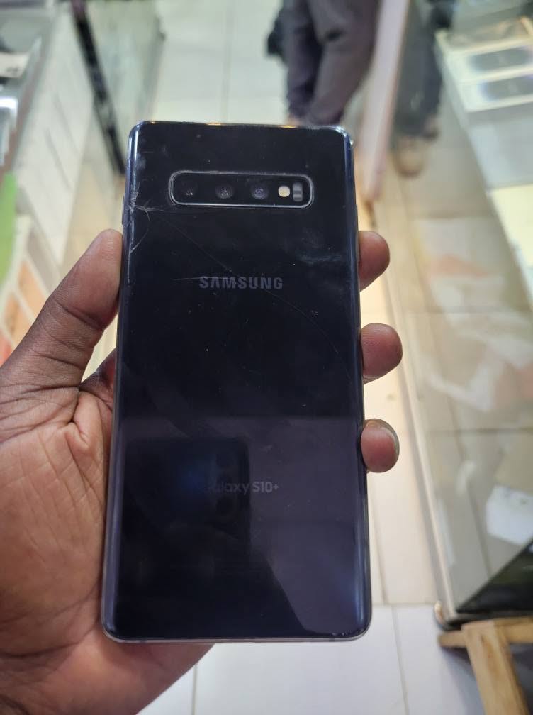 A picture of Samsung galaxy s10 plus