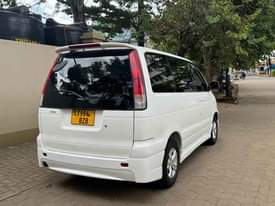 A picture of Toyota Noah Sr 40 Cc 1990 Price 12ml Call 0768862145