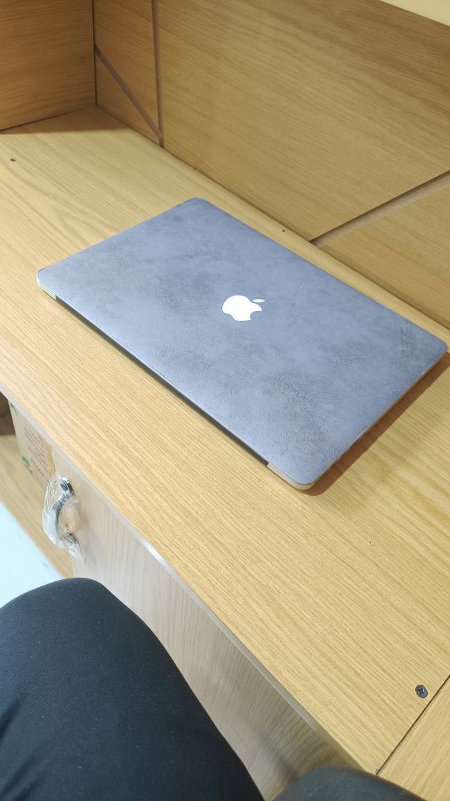 A picture of Core i7 16gb MacBook Pro