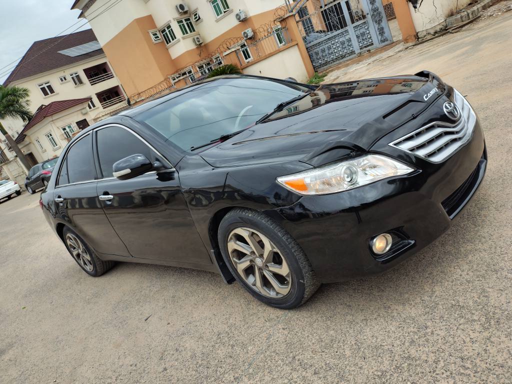 A picture of 2010 Toyota Camry v6 XLE