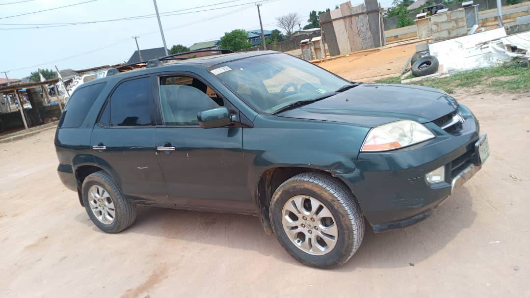 A picture of Accura MDX 05