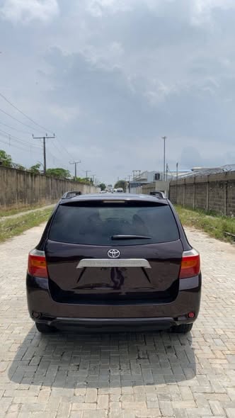 A picture of Toyota Highlander 08