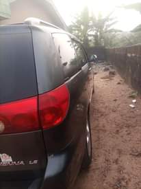 A picture of Toyota Sienna 2008