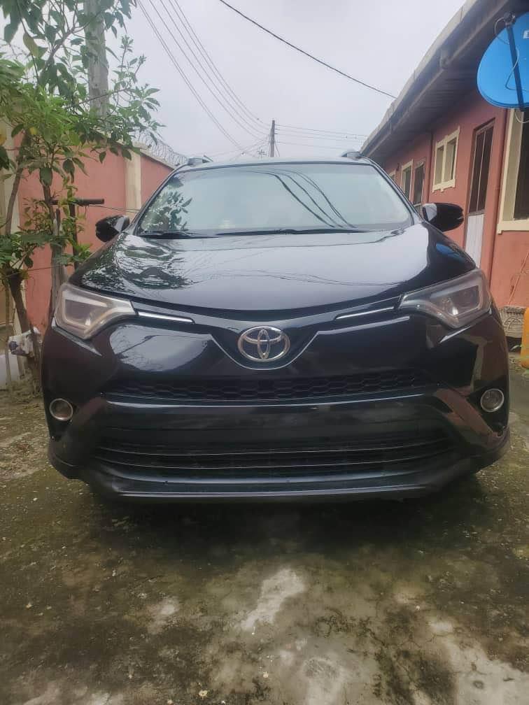 A picture of Toyota RAV4 2015