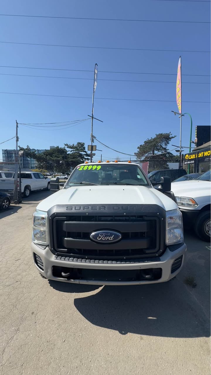 A picture of 2016 Ford f350 super duty crew cab