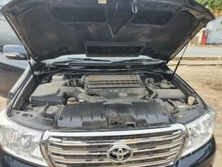 A picture of Land Cruiser V8 For Sals