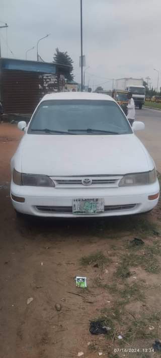 A picture of 1998 Toyoy Corolla Car