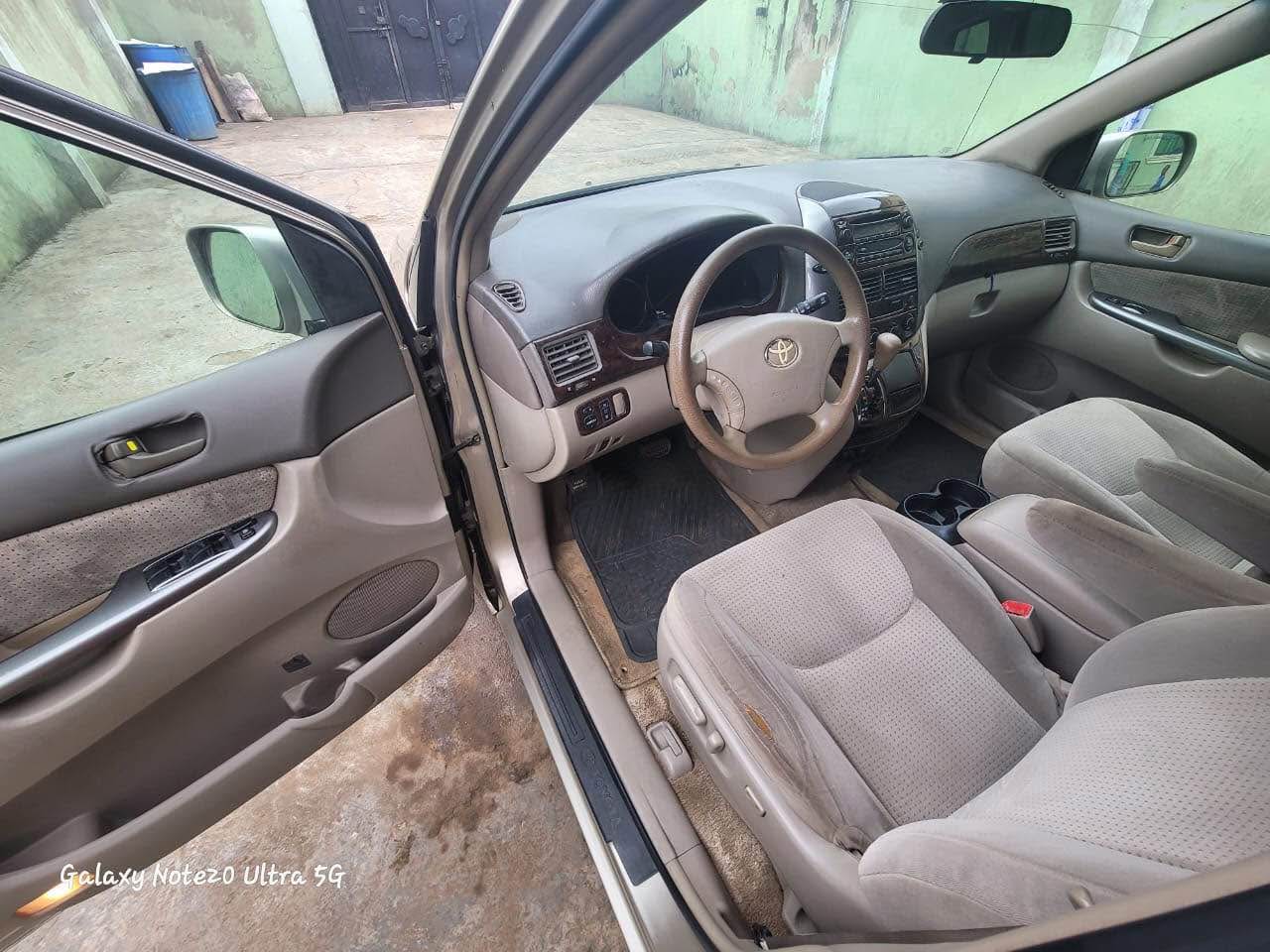 A picture of Toyota sienna 2007