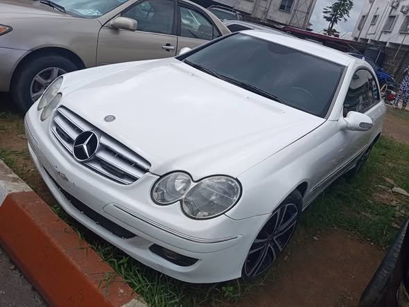 A picture of Benz CLK One Door