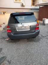 A picture of Toyota highlander 2005 model baked once is very clean and