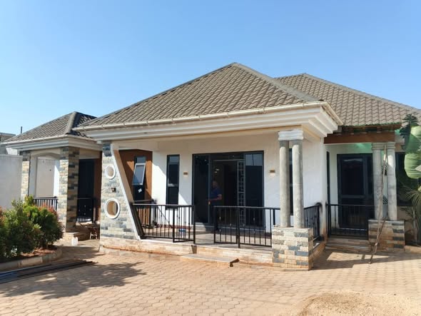 A picture of KYANJA KUNGU HSE OF 4 Bedrooms sttg dnng kitchen for