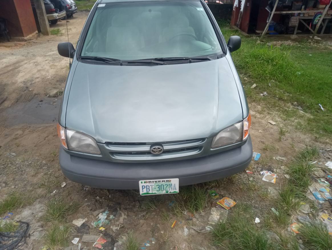 A picture of Used Toyota sienna