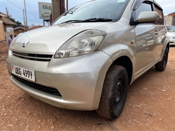 A picture of 2005 Toyota passo