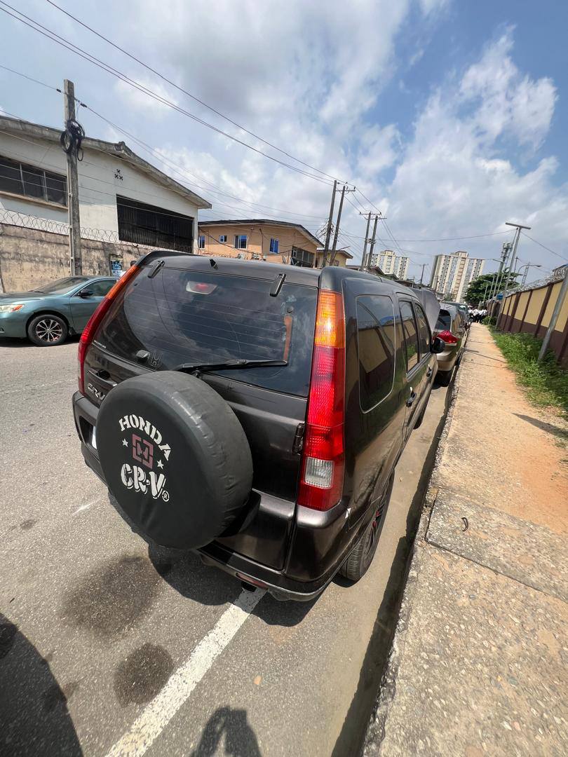 A picture of Honda CRV 2005 model on a good condition