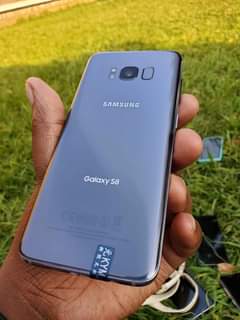 A picture of S8 samsung galaxy 64gb
