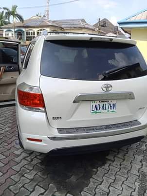 A picture of This is Toyota Highlander 2012 model first body engine untouched