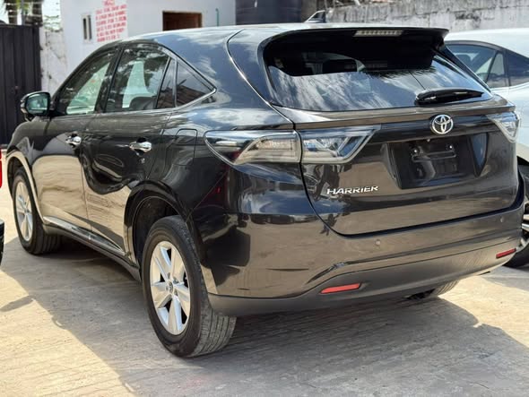 A picture of TOYOTA HARRIER