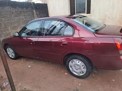 A picture of Hyundai elantra 2005.