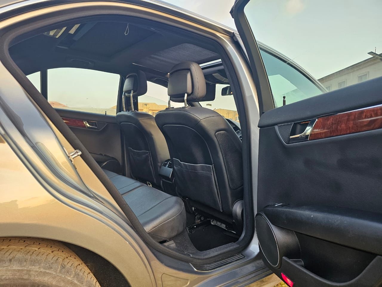 A picture of TOKUMBO MERCEDES BENZ C300 2011
