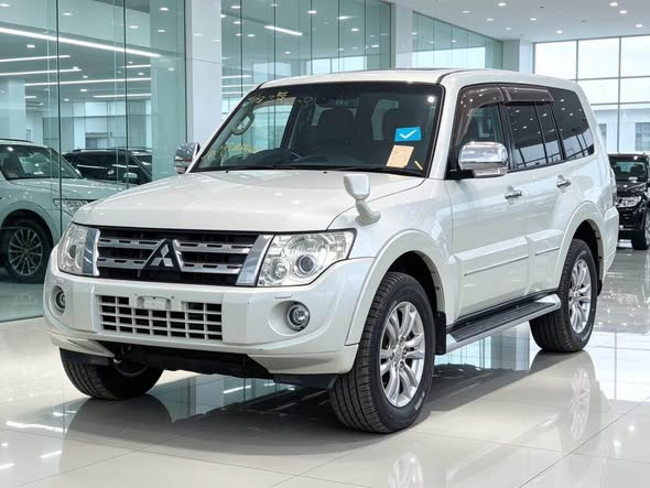 A picture of MITSUBISHI PAJERO LONG GR EXCEED SHOGUN Price 70mln Reg Make