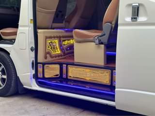 A picture of 2010 toyota commuter