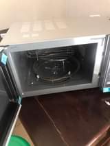 A picture of Microwave and juicy blender 0702084577