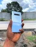 A picture of Samsung S10 plus