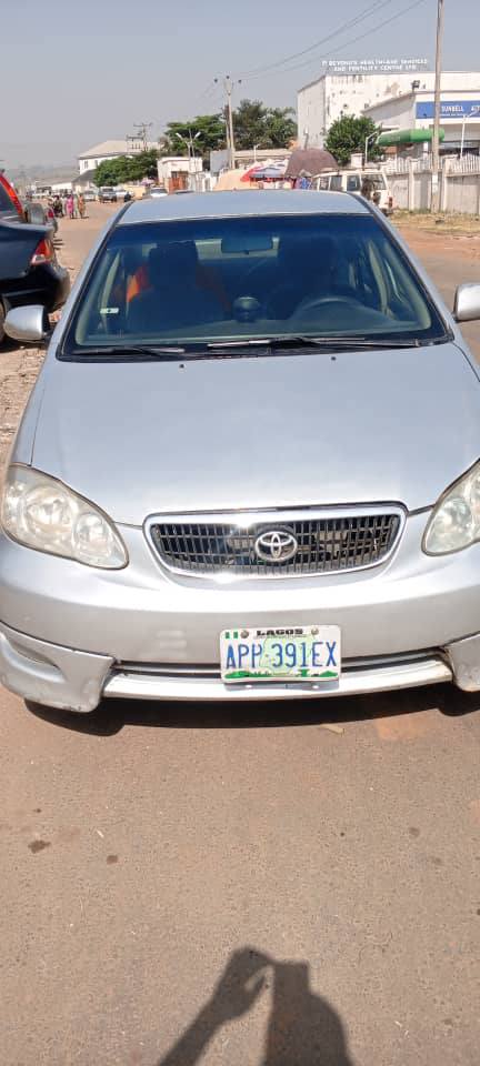 A picture of Dealers deal Distress Toyota Corolla S 2004 model in a