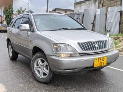 A picture of TOYOTA HARRIER BEI...........12.5M