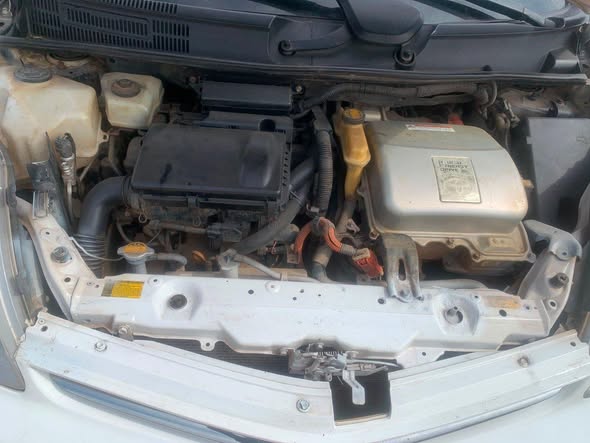 A picture of Toyota Prius 2007 engine and gear AC NEED GAS 09056218817