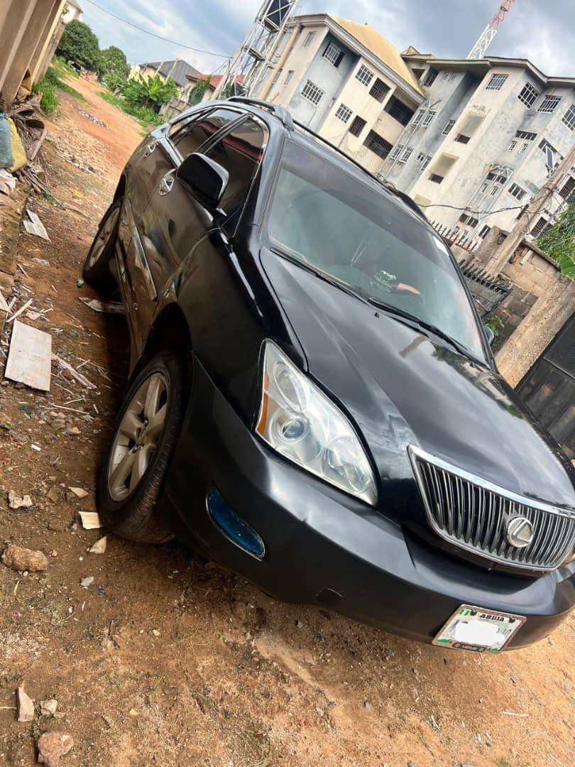 A picture of REGISTERED MAKE LEXUS MODEL RX330 CONDITION BUY AND DRIVE PRICE