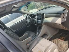 A picture of Registered Toyota Highlander 2003 pure first body pan 2 Rows