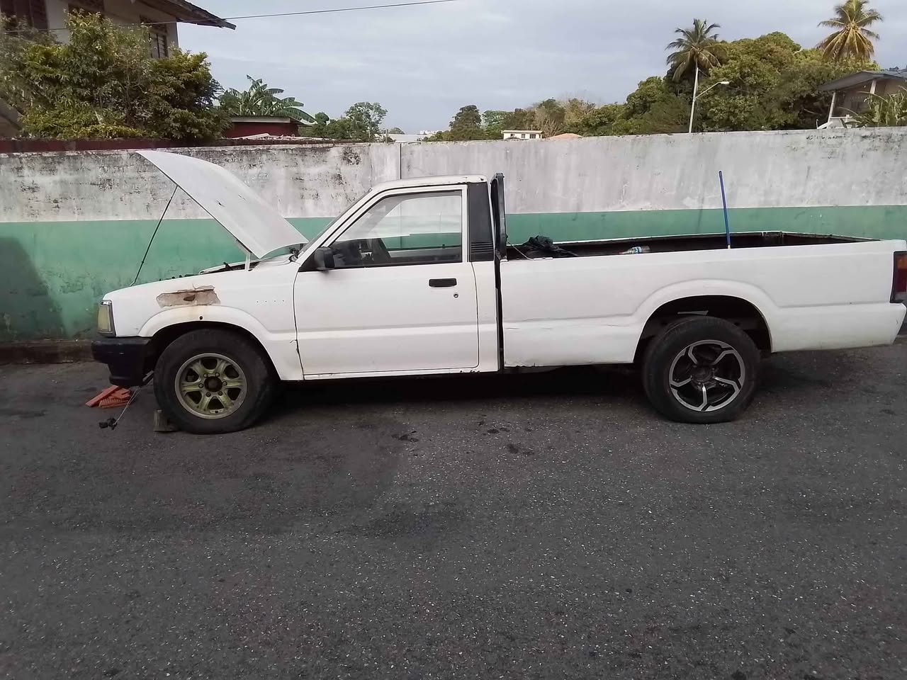 mazda b1600