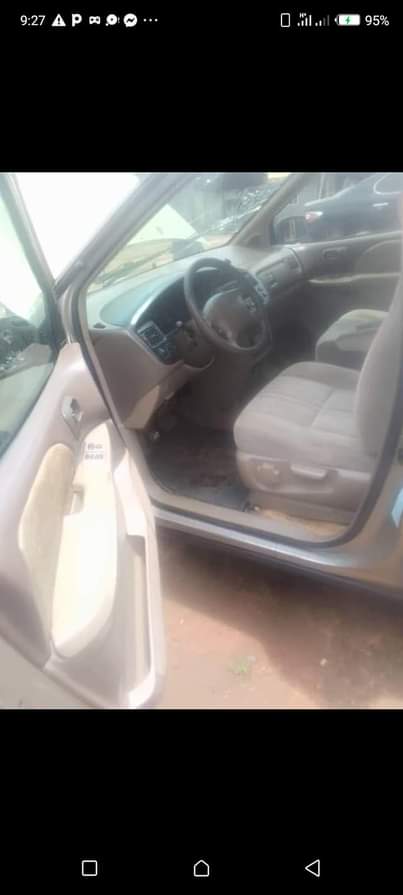 A picture of First body sienna Sound engine and gear Toyota sienna Air