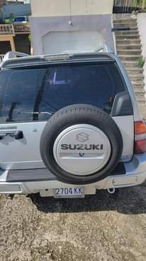 A picture of 2005 Suzuki grand vitara. Must go now.