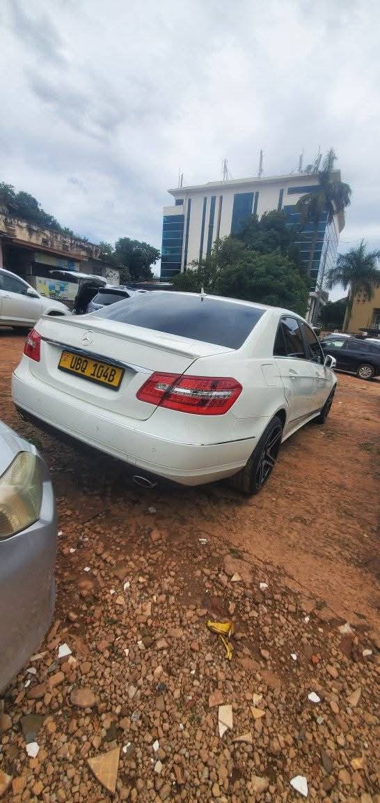 A picture of E 300 BENZ