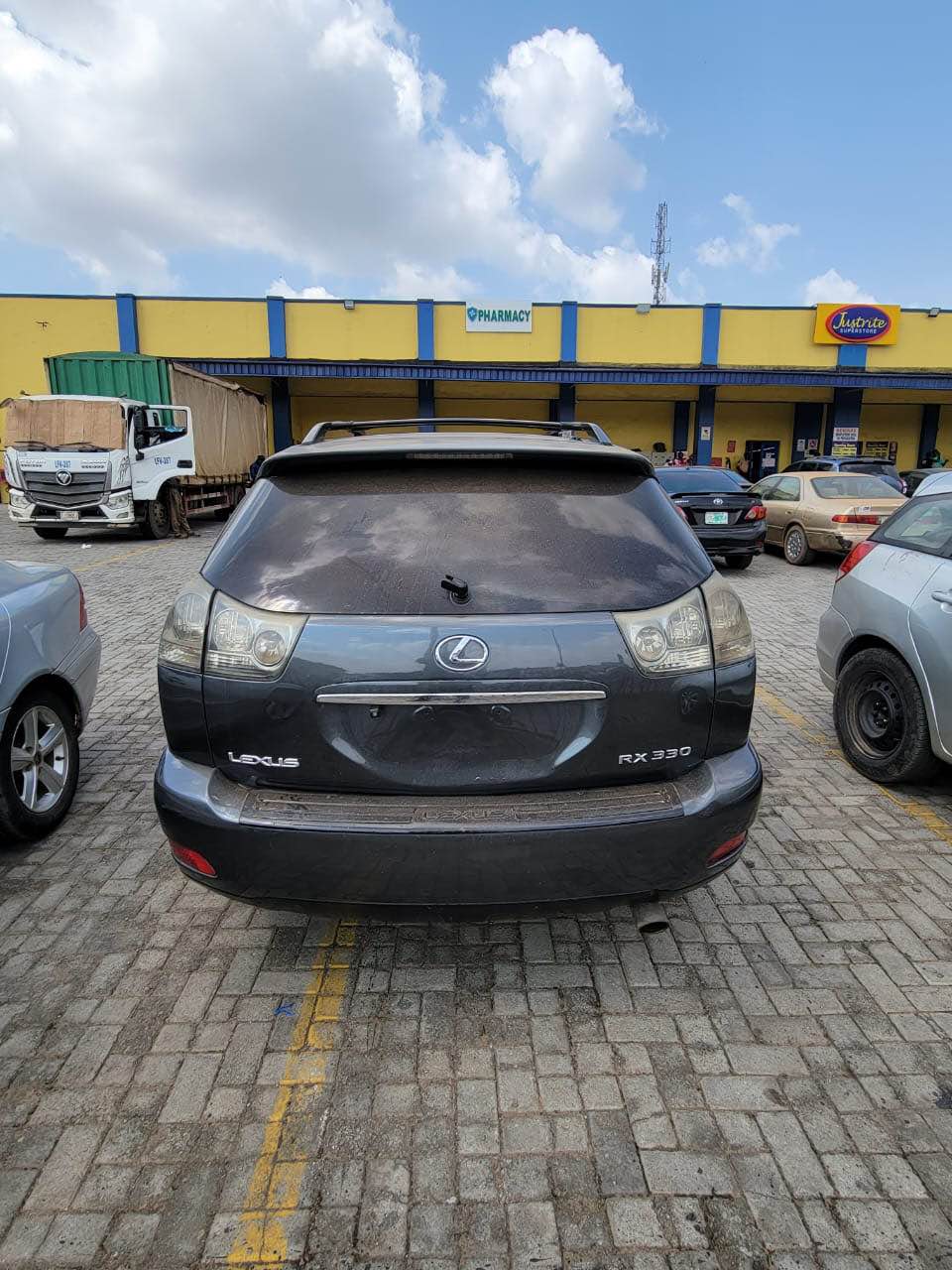 A picture of LEXUS RX330