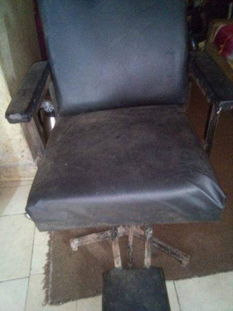 A picture of Salon chair