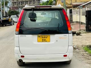 A picture of Toyota Noah sr40 gari mpya sana