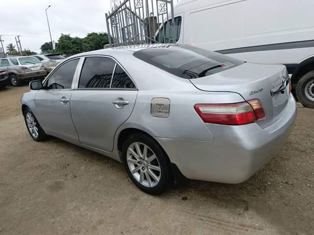 A picture of Toyota Camry 0.8